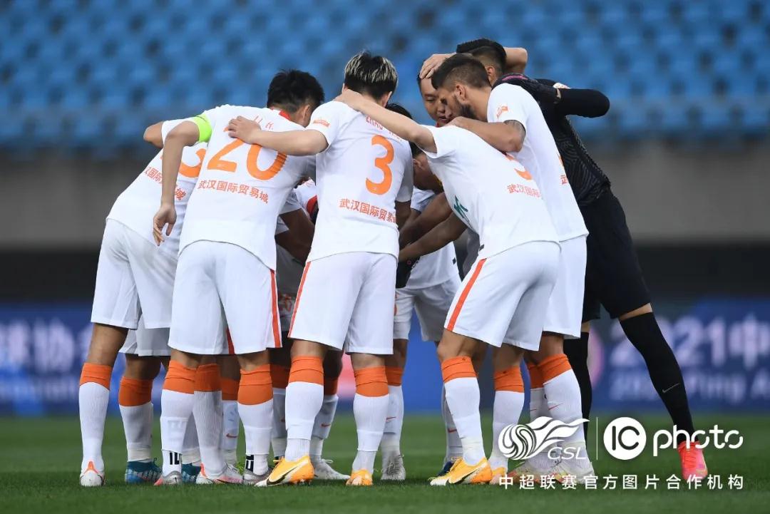 أعلن نادي ماينز الألماني فسخ عقد اللاعب أنور الغازي بسبب موقفه الداعم لفلسطين