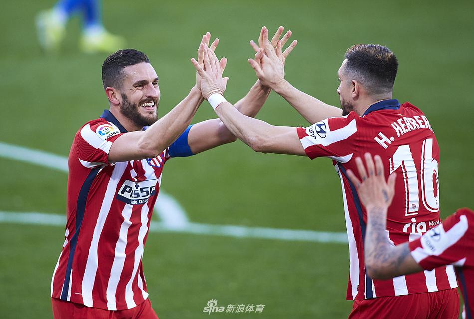 اعتراف حكم إسباني معتزلقرار خاطئ حرم برشلونة من لقب الدوري