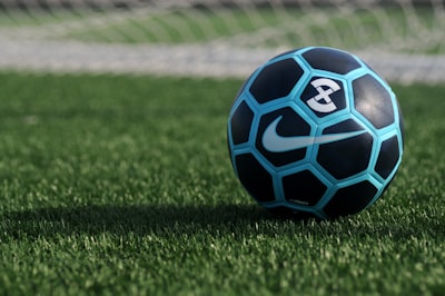 إنجلترا تتأهل لنهائي اليورو بركلة جزاء مثيرة للجدل وتواجه انتقادات واسعة